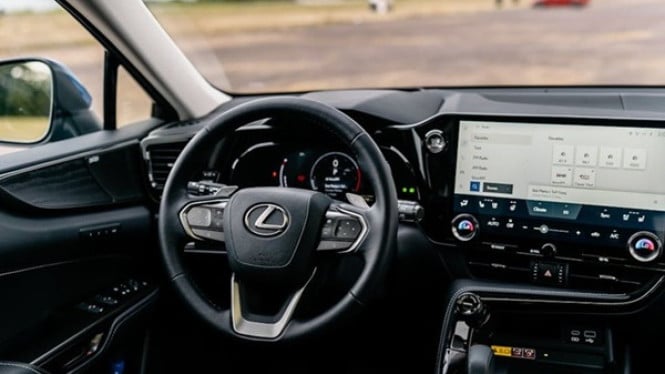 Ilustrasi Lexus RX300 mogok di Jakarta