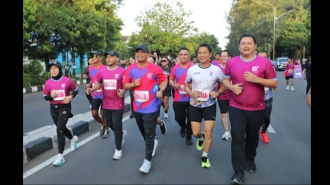 Gubernur Jateng ikut lari di Solo Run Fest 2025