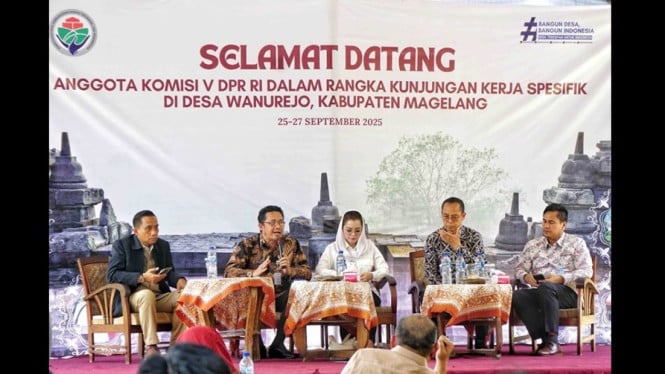 Komisi V DPR kunjungi Borobudur