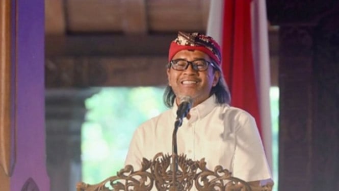 Bupati Agus Setyawan saat meluncurkan Beasiswa Sarjana 2025