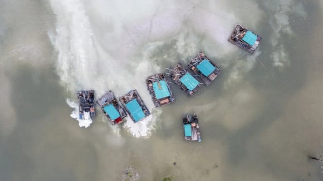 Penambangan biji timah ilegal di perairan Belinyu, Kabupaten Bangka