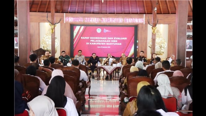 Bupati Sadewo tinjau pelaksanaan MBG