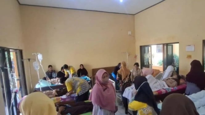 Sejumlah siswa diduga keravunan MBG