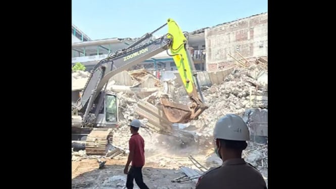 Puing bangunan Ponpes Al Khoziny Sidoarjo