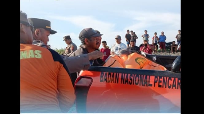 Tim SAR evakuasi korban dari Pantai Ambal, Kebumen