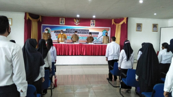 Serah terima SK pengangkatan CPNS di Kabupaten Kapuas Hulu