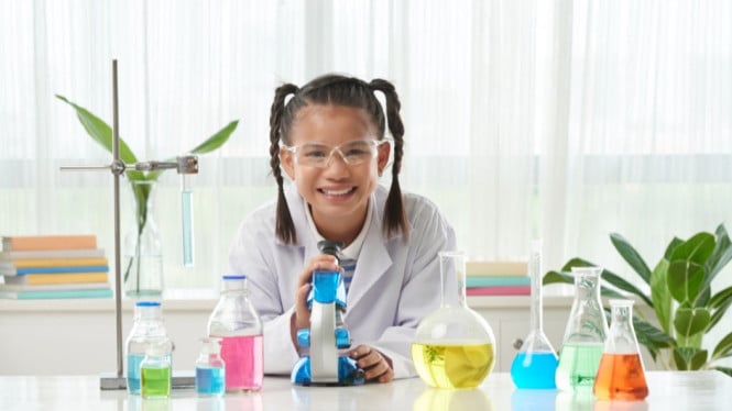 Ilustrasi siswa sedang di laboratorium