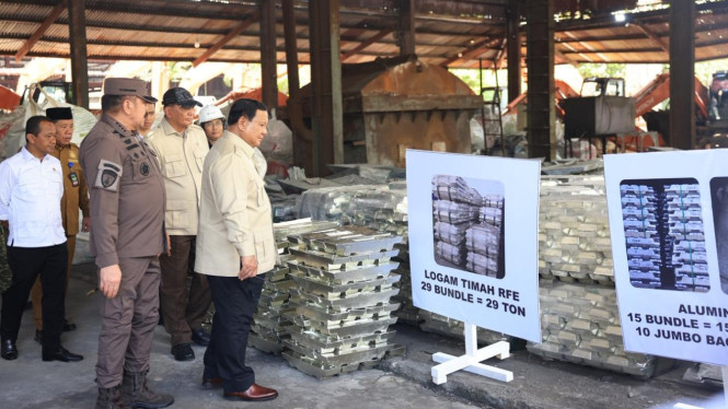 Prabowo Tinjau Penyitaan Enam Smelter Ilegal di Bangka Belitung.