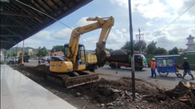 Pekerja kebut proyek revitalisasi Cilacap Heritage