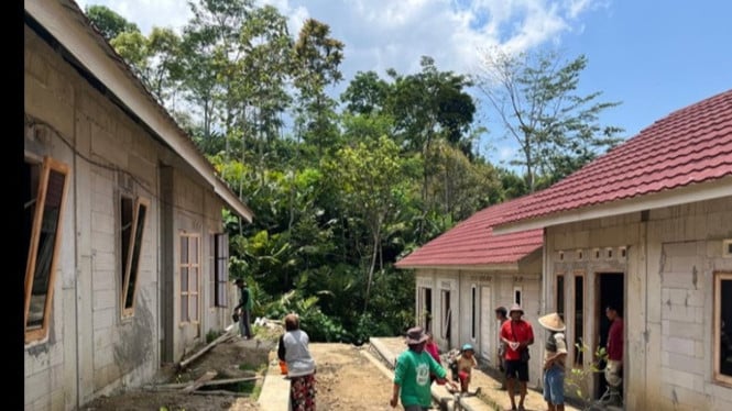 Warga Banjarnegara di rumah baru aman