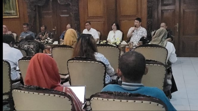 Bupati Banyumas tinjau kelapa genjah