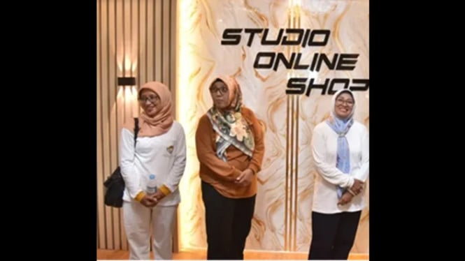 Bupati Lilis Nuryani Resmikan Studio Online Shop