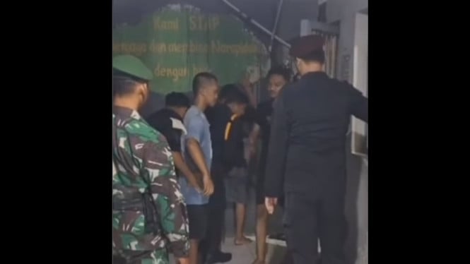 Petugas gabungan razia malam di Lapas Klaten