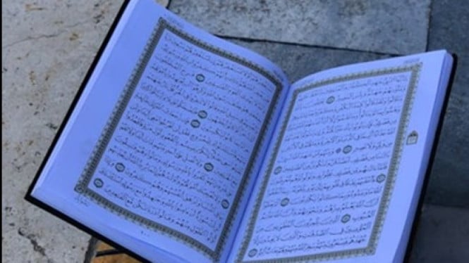 Warga binaan membaca Al-Quran di Lapas Cilacap