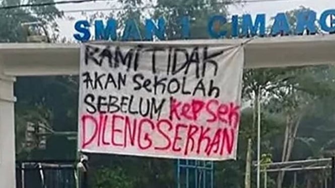 Ratusan Siswa SMAN 1 Cimarga Mogok Sekolah