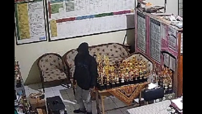 CCTV rekam aksi pencuri di SDN 1 Bumitirto