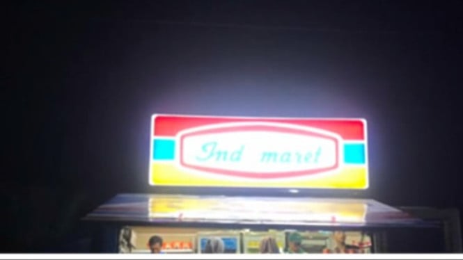 Ilustrasi Mobil X-Pander hancur usai tabrak Indomaret