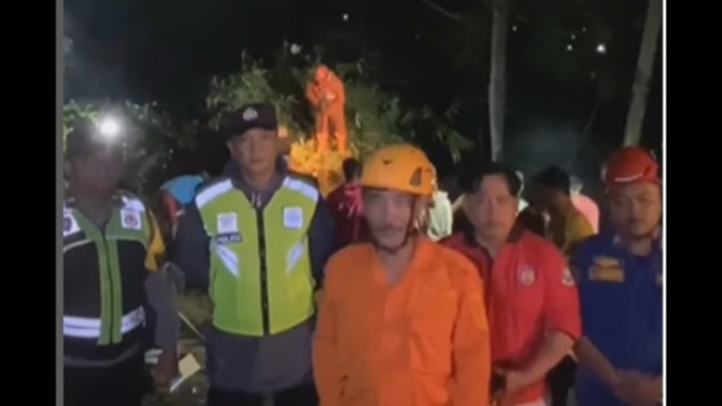 Longsor tutup total akses Jalan Derongisor Wonosobo