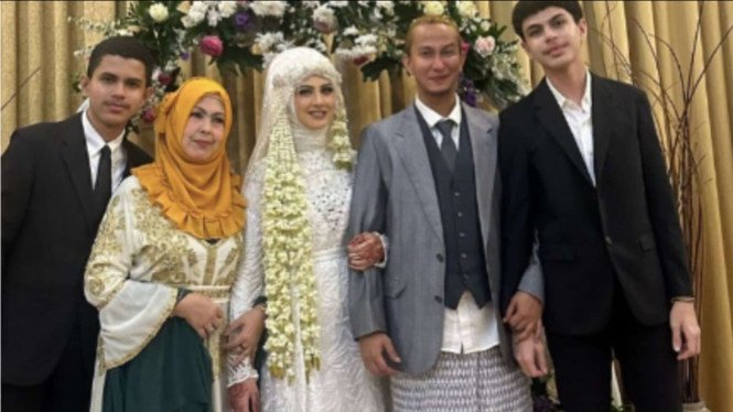 Pernikahan Helwa Bachmid dengan Habib Bahar