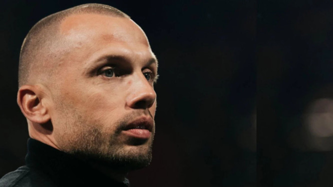 Eks pealtih Ajax Amsterdam, John Heitinga