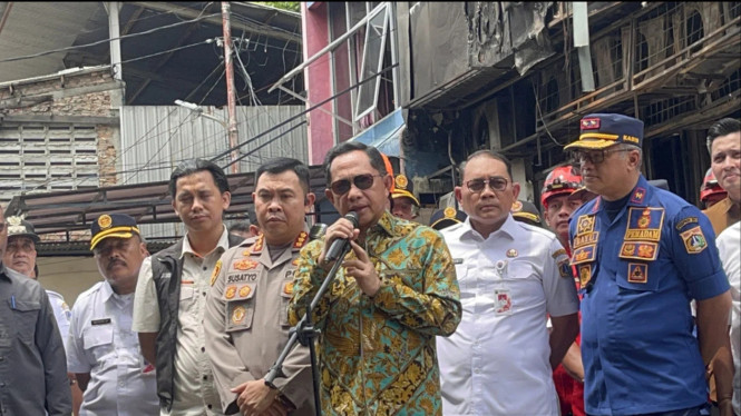 Mendagri, Tito Karnavian Tinjau Kebakaran Terra Drone
