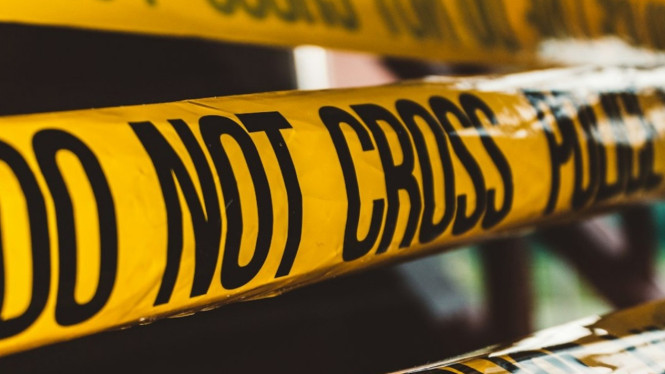 Polisi masih selidiki motif dan menunggu hasil autopsi.