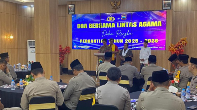 Doa lintas agama dan santunan anak yatim di Polres Purbalingga.