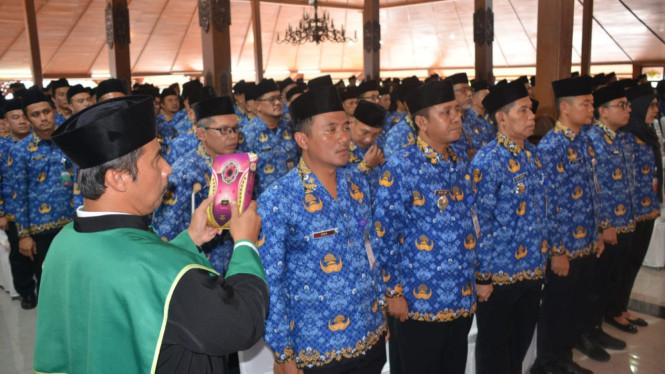 Bupati Cilacap lantik 261 pejabat baru di Pendopo Wijayakusuma Cakti.