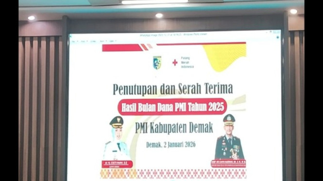 Penyerahan simbolis hasil Bulan Dana PMI Demak