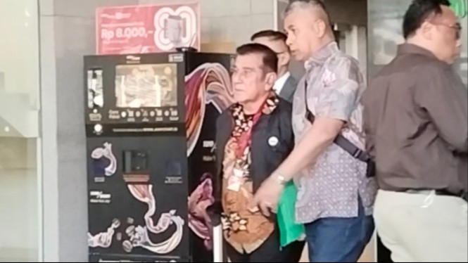 Ketum Pemuda Pancasila Japto Soerjosoemarno Tiba di Gedung KPK.