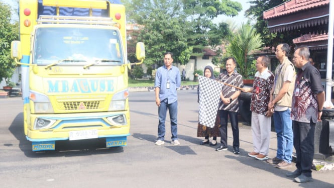 Warga Karangjambu Purbalingga Terima Bantuan Pangan
