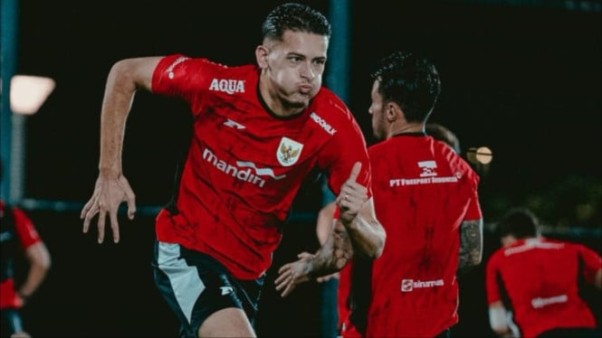 Penampilan Justin Hubner Bikin Media Belanda Terpukau, Bek Timnas Indonesia Nyaris Cetak Gol Akrobatik ke Gawang Genk