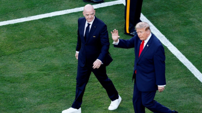 Donald Trump dan Gianni Infantino.