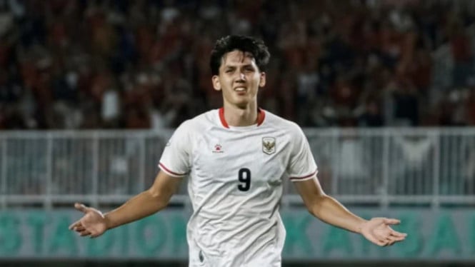 Striker Timnas Indonesia Mitchell Baker