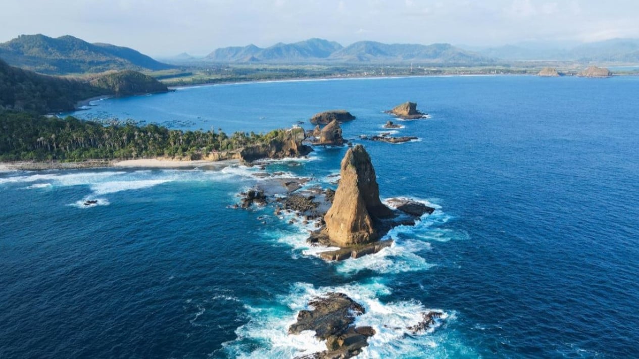 7 Pesona Eksotis Pantai Papuma Jember, Keindahan Pasir Putih Malikan yang  Wajib Dikunjungi!
