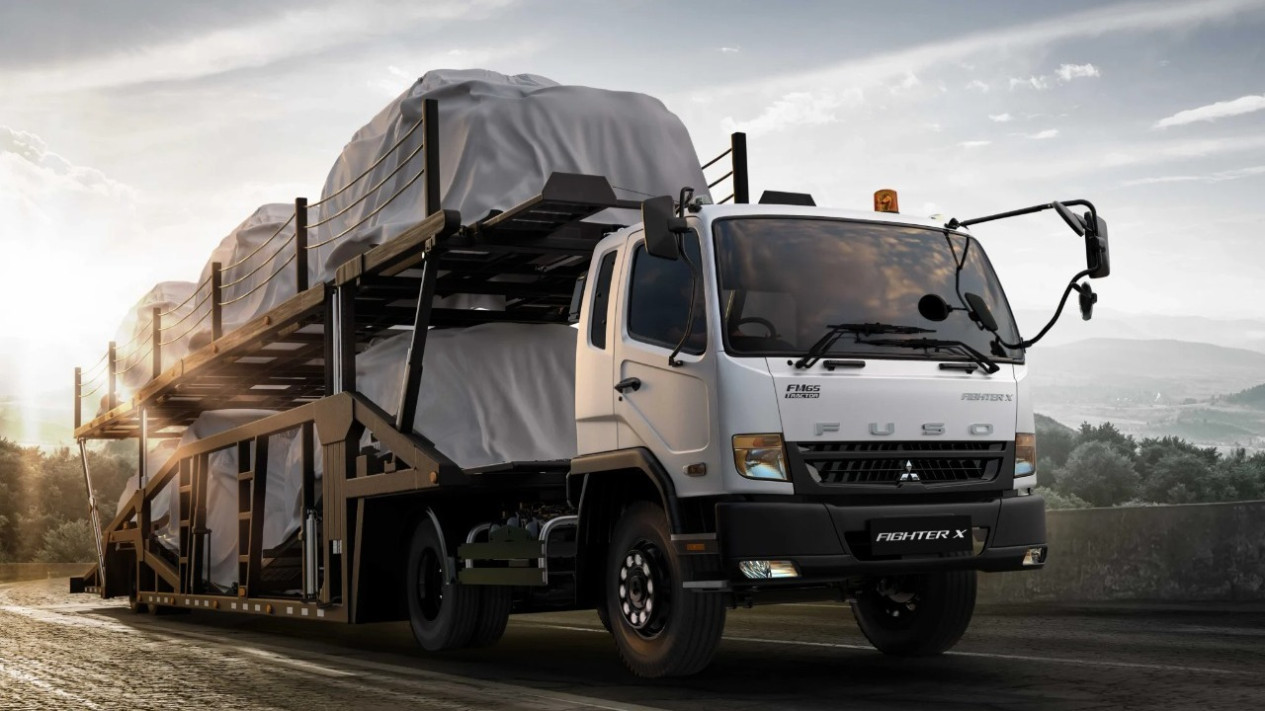 Foto Mitsubishi Fuso Fighter X FM65F Tractor Head 4x2 Resmi Meluncur ...