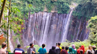 Pesona Wisata Air Terjun Tumpak Sewu, Niagara Di Kaki Gunung Semeru Yang Bikin Betah