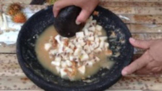 Rujak Buah Pace atau Mengkudu, Hidangan Tradisional di Banyuwangi Jarang ditemui