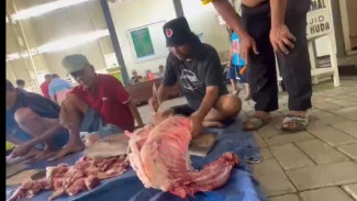 Mengabdi dengan Hati: Remaja Masjid Banyuwangi Mengambil Teladan di Hari Raya Idul Adha