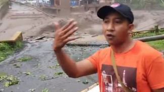 Jembatan Penghubung Malang-Lumajang Putus Diterjang Banjir Bandang