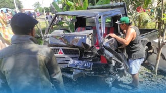 Laka Tunggal libatkan 1 Mobil Pick Up Hantam Pembatas Jalan di Banyuwangi