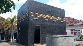 Sangat Unik, Mushola di Kantor Desa di Jember Menyerupai Ka’bah di Mekkah