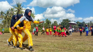 Semarakkan HUT RI ke-78, Lomba Permainan Anak Tradisional Digelar di Muncar Banyuwangi