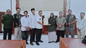 17 peserta Pemilu 2024 Serahkan Hasil Pencermatan Rekap berkas pengajuan DCS ke KPU