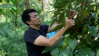 Chandra Astan Sentuh Warga Pemukiman Magersari Tepi Hutan