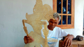 Jalan Terjal Perajin Wayang Kulit di Banyuwangi, Bertahan Meski Pembeli Terus Berkurang