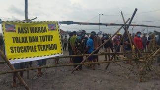 Hilangnya Kompensasi Debu, Ratusan Warga Tutup dan Blokir Stockpile Terpadu