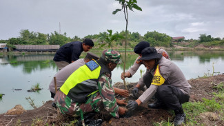 Sukseskan Penanaman Sepuluh Juta Pohon, Polres Bireuen Tanam Pohon di Paya Santewan