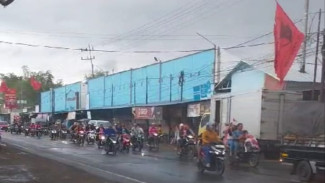 Ratusan Motor Kawal Kades Bajulmati Terpilih, Achmad Thoha