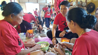 Chandra Astan Kunjungi Rumah Produksi Bawang Goreng: Teringat Ibunda